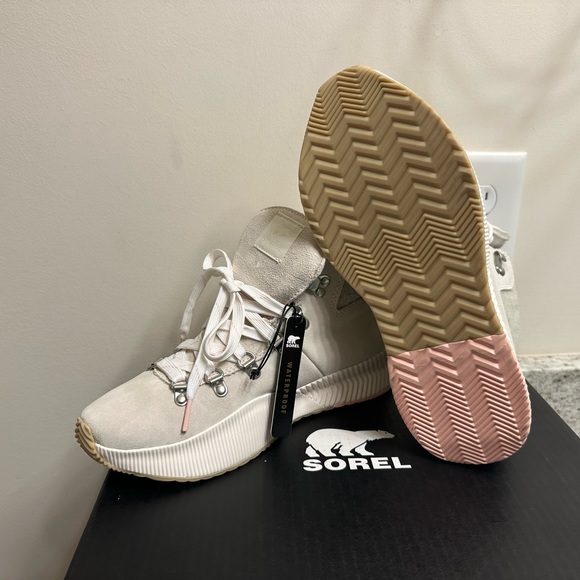 Sorel Women’s Winter Boots - Picture 2 of 5